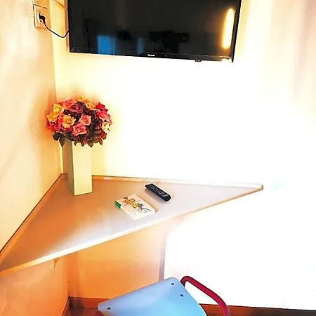 Lemon Ch Futuroscope فندق 2*